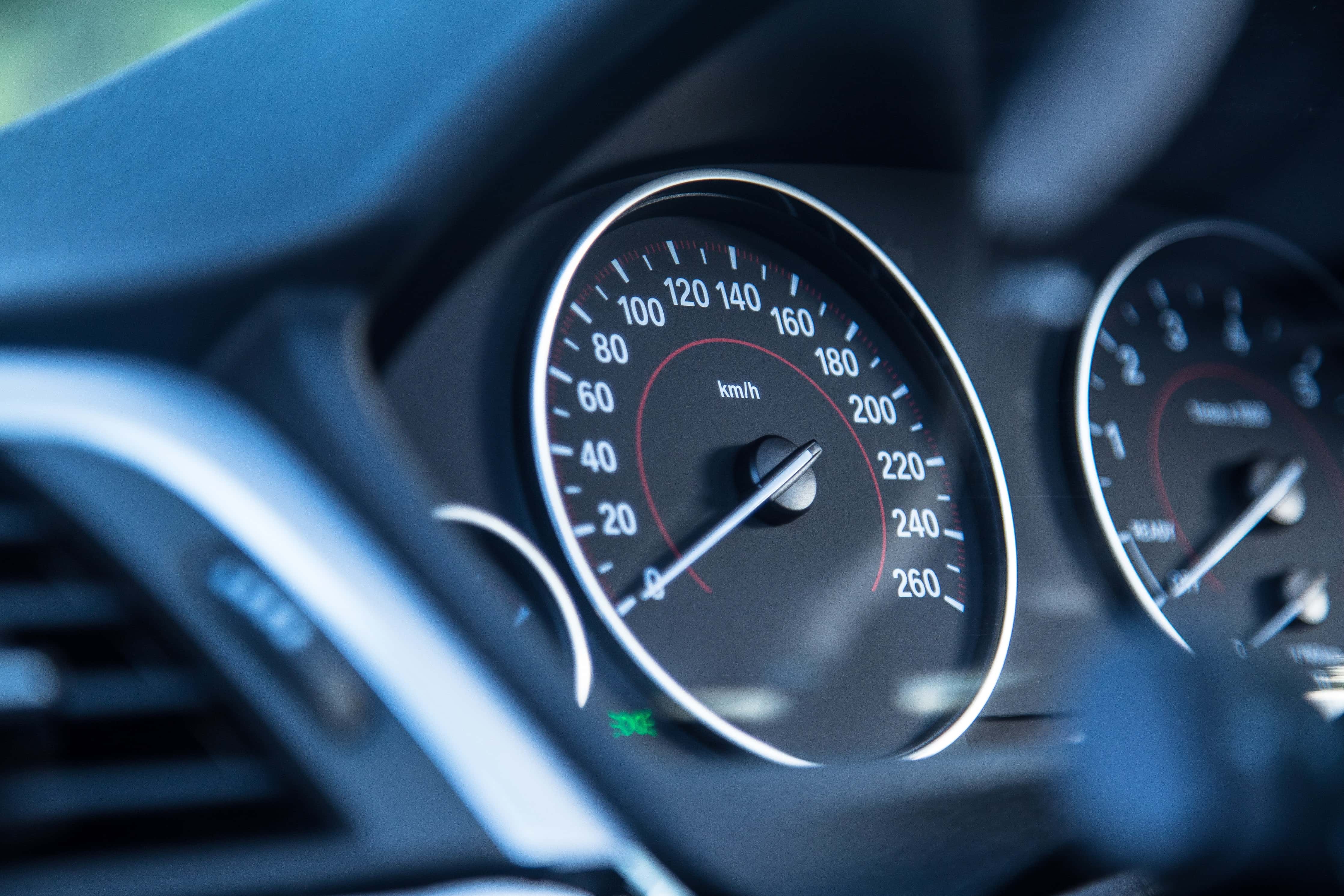 undefined 攝圖網(wǎng)_500492336_寶馬汽車的車身以及特寫(企業(yè)商用).jpg